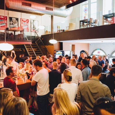 Boom Chicago Crowded Bar