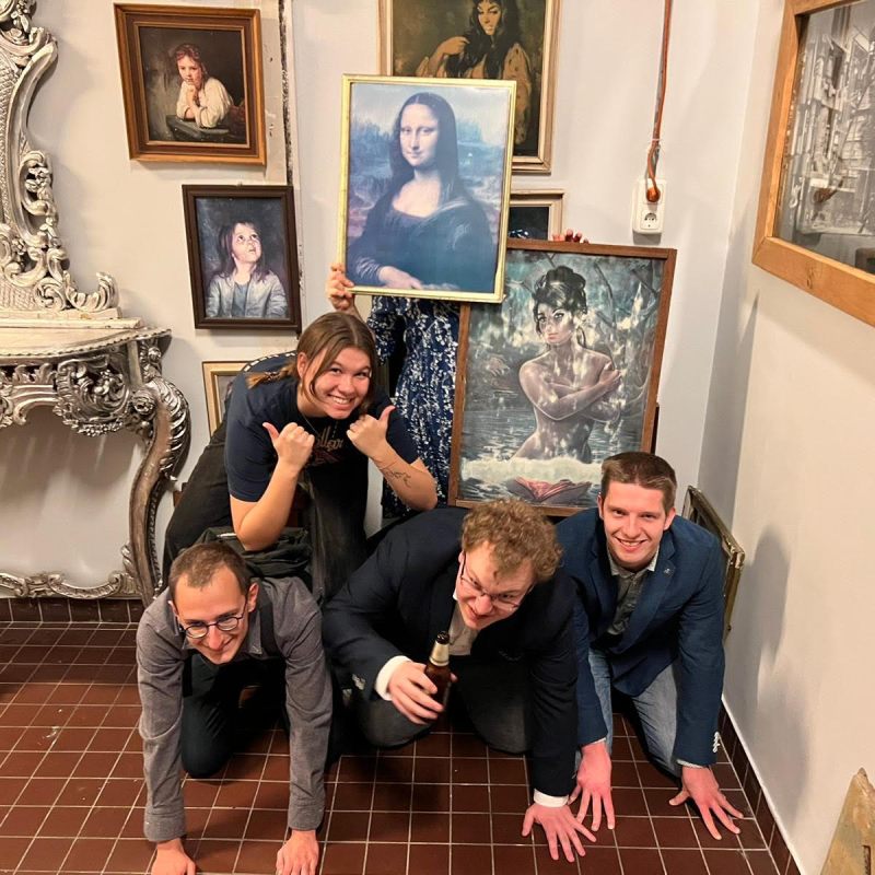 Mona Lisa et al. posing for a photo