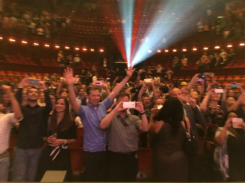 800px-Boom_Chicago_audience_after_the_25th_Reunion a group of people standing in front of a crowd