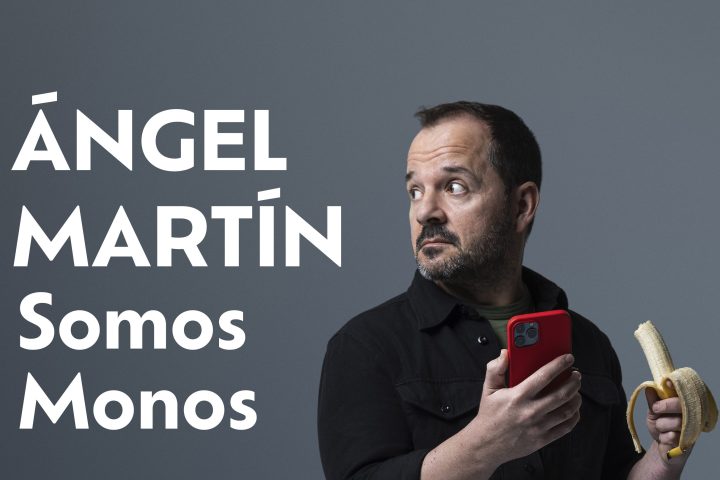 Angel with phone and banana, text: ÁNGEL MARTÍN, Somos Monos. Event, May 17, 19:30, Boom Chicago, Ámsterdam.