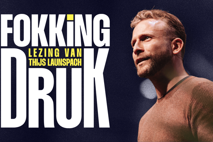 Man with short hair speaking, text: 'FOKKiNG DRUK LEZING VAN THIJS LAUNSPACH' on dark background.